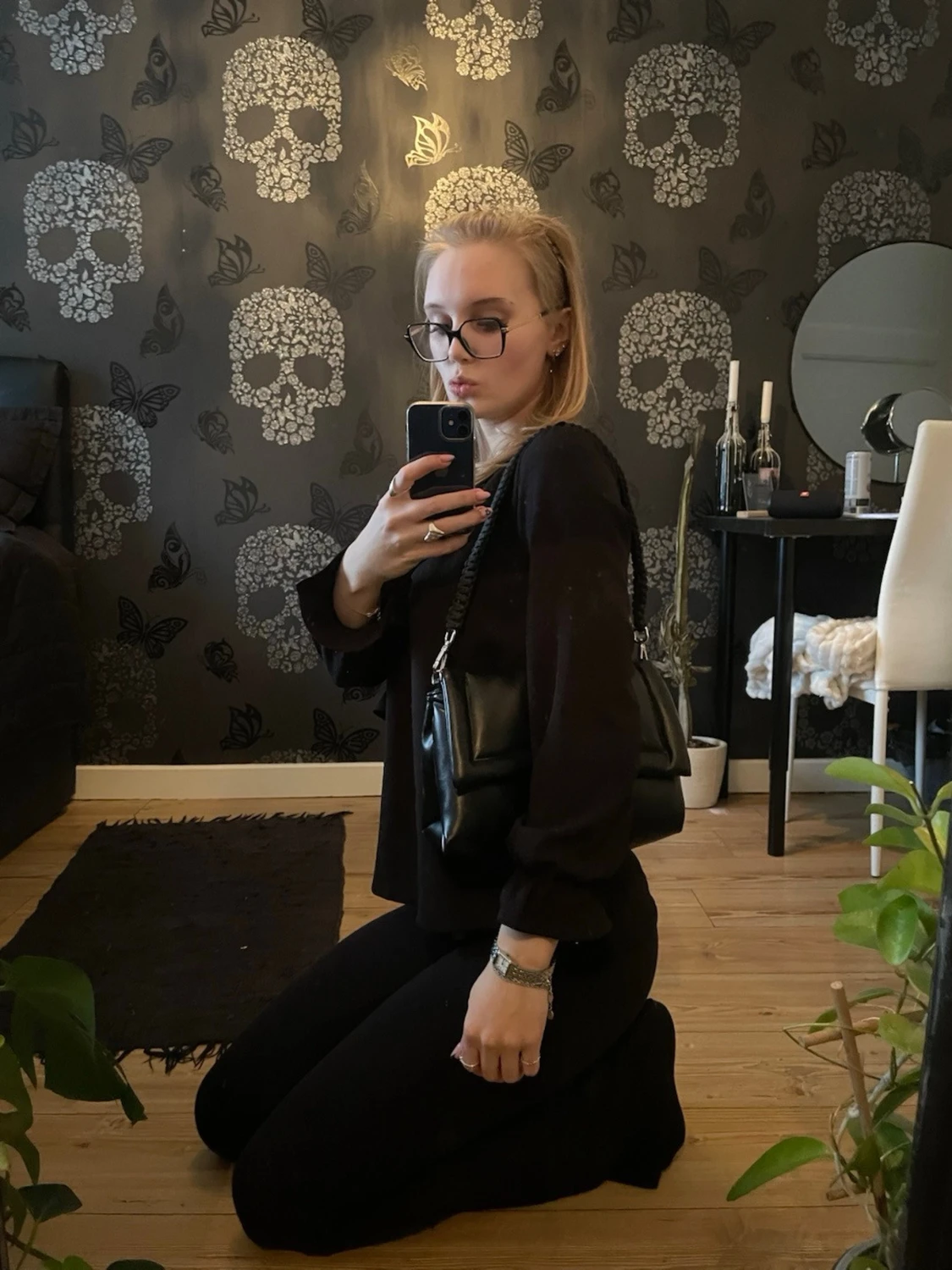 Svart axelväska från C.W.L. - 1