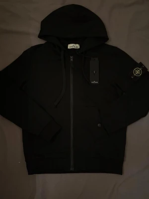Stone island kofta - Stone island kofta. Helt ny. Storlek S. Färg svart.