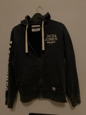 Jack and Jones hoodie - Säljer en fet Jack and Jones hoodie i storlek s för endast 399 men pris kan självklart diskuteras vid snabb affär