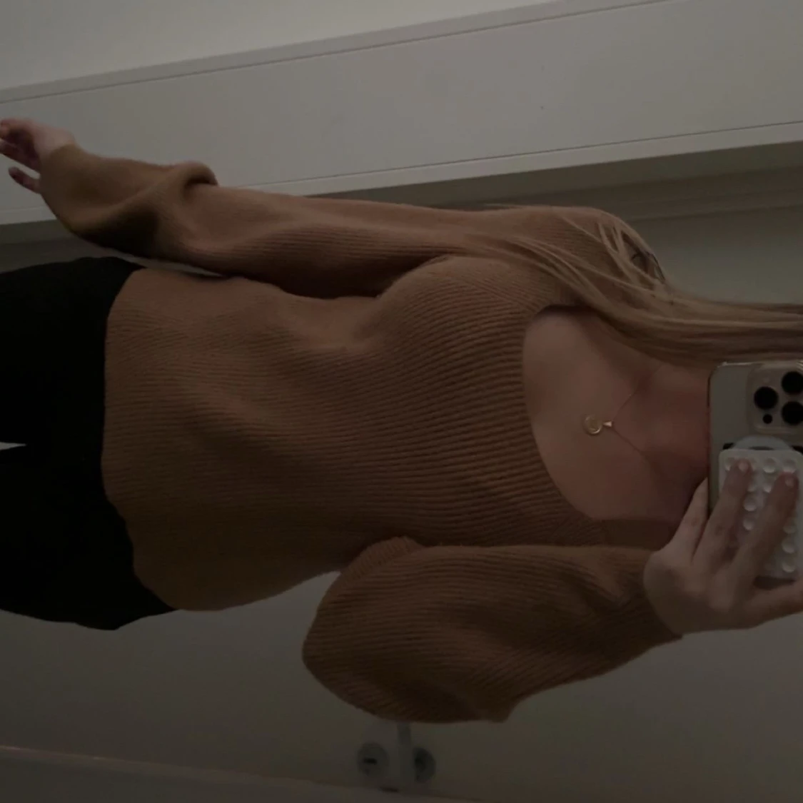 Beige stickad tröja med vid ärm - 1