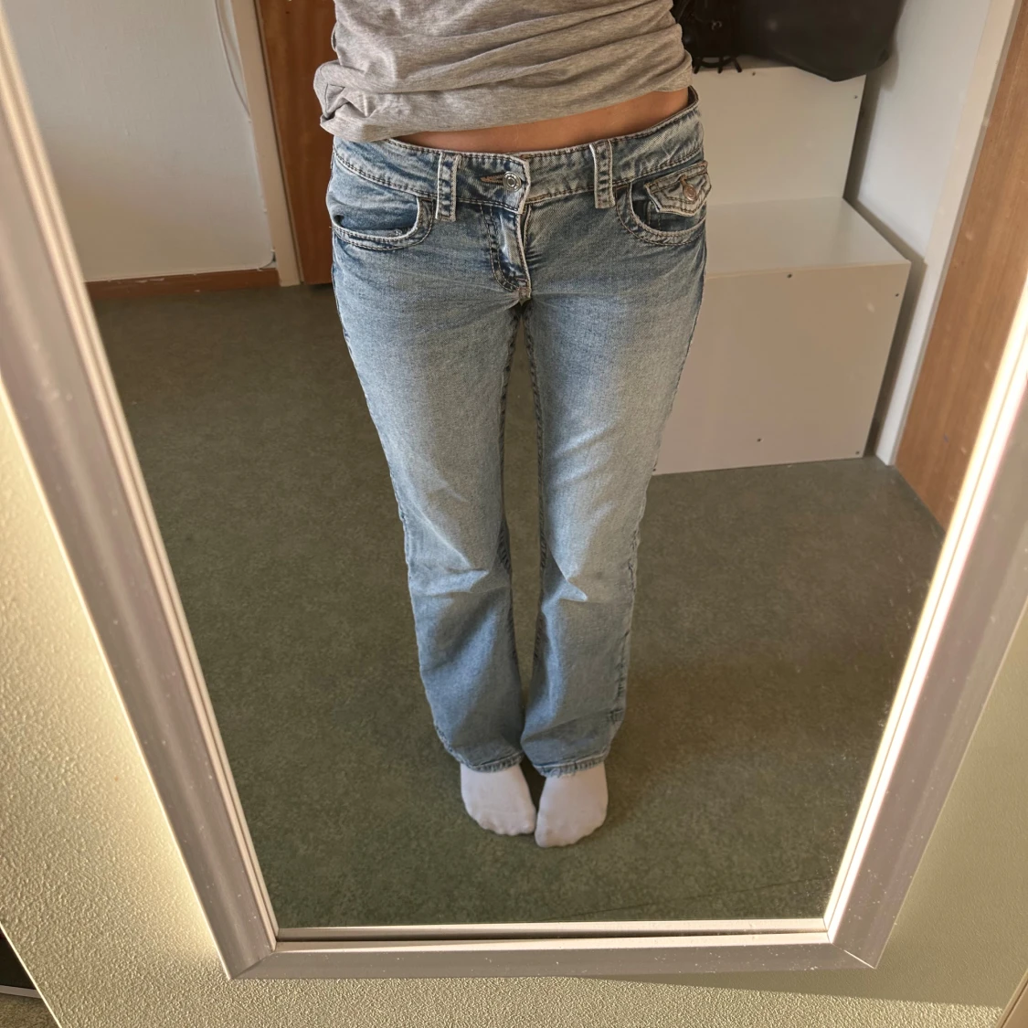 Ljusblå bootcut jeans från Gina Tricot