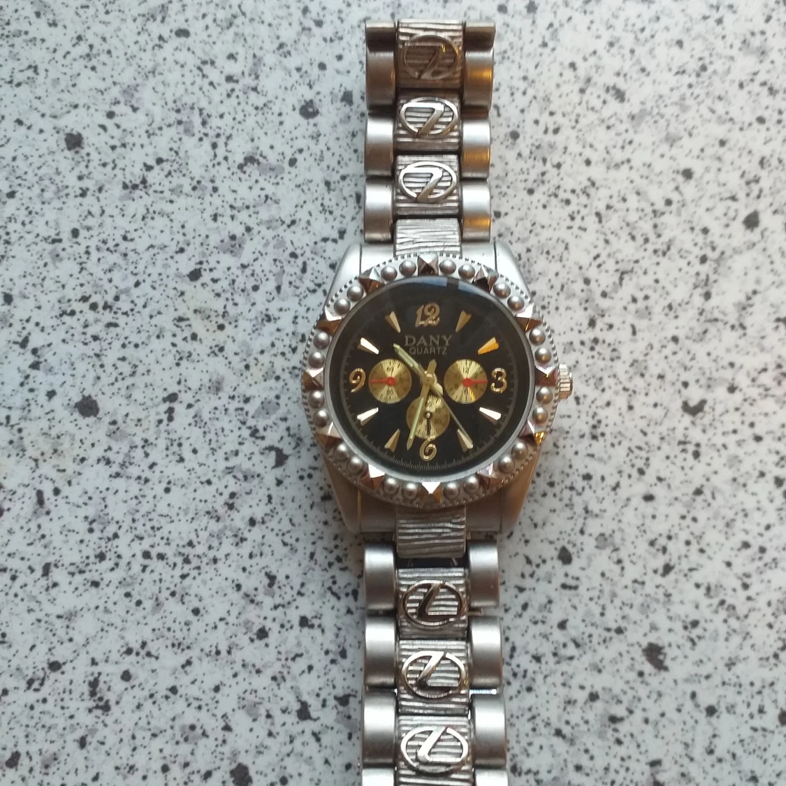 Dany Quartz silverfärgad klocka