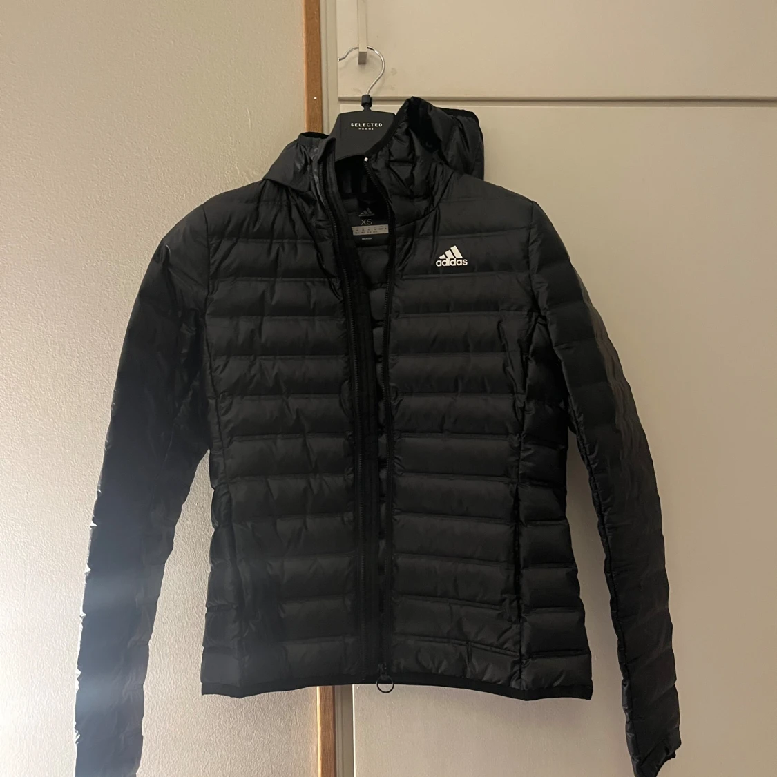 Svart dunjacka från Adidas - 1