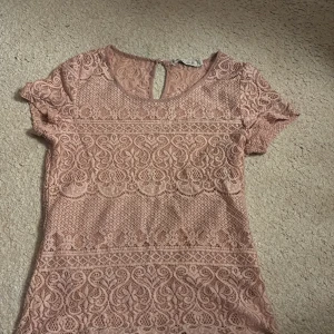 Rosa spetsblus - Supersöt rosa blus 