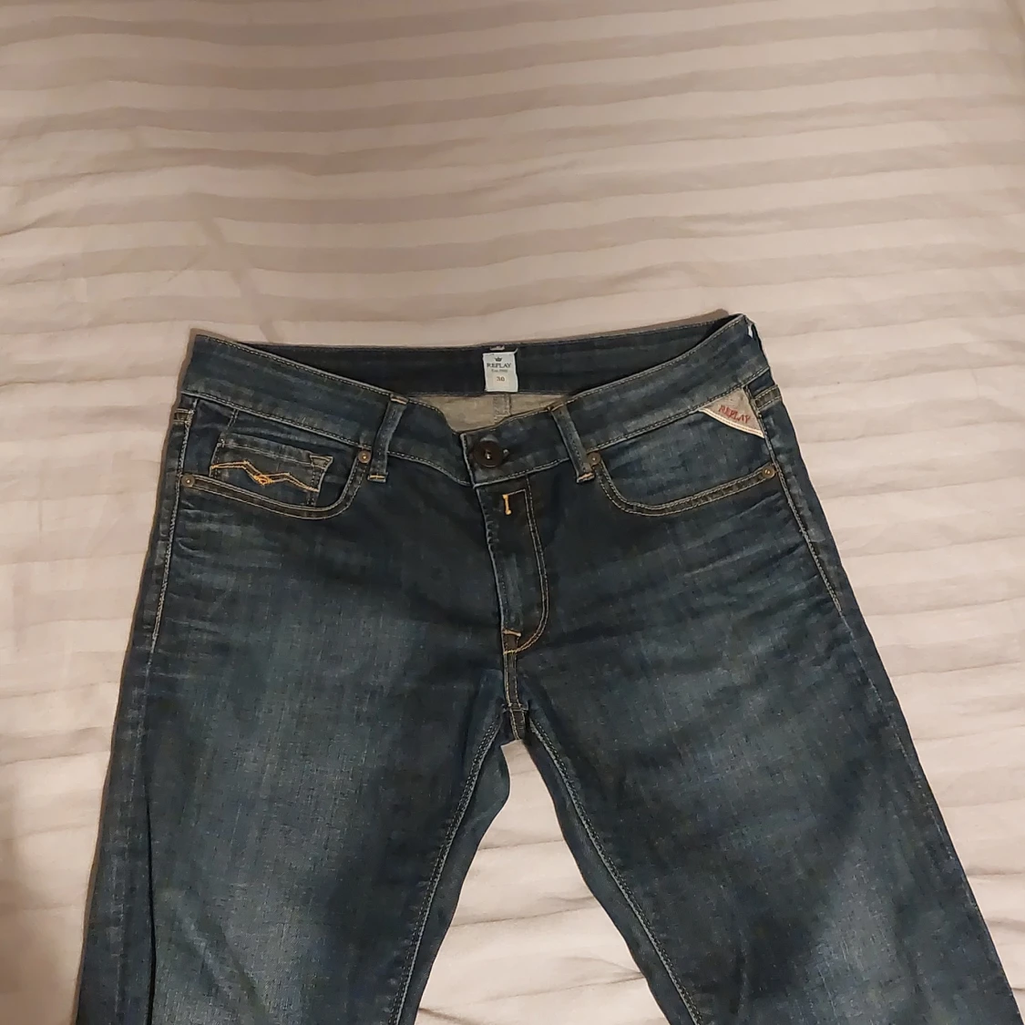 Blå Replay jeans med gul söm - 3