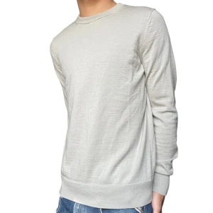 Ulltröja från Arket - Snygg beige ulltröja från arket. Riktigt bra skick! Priset kan diskuteras!!