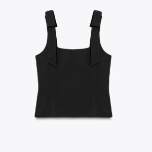 Zara topp  - Superfin topp som aldrig är använd men lappen är av💕💕