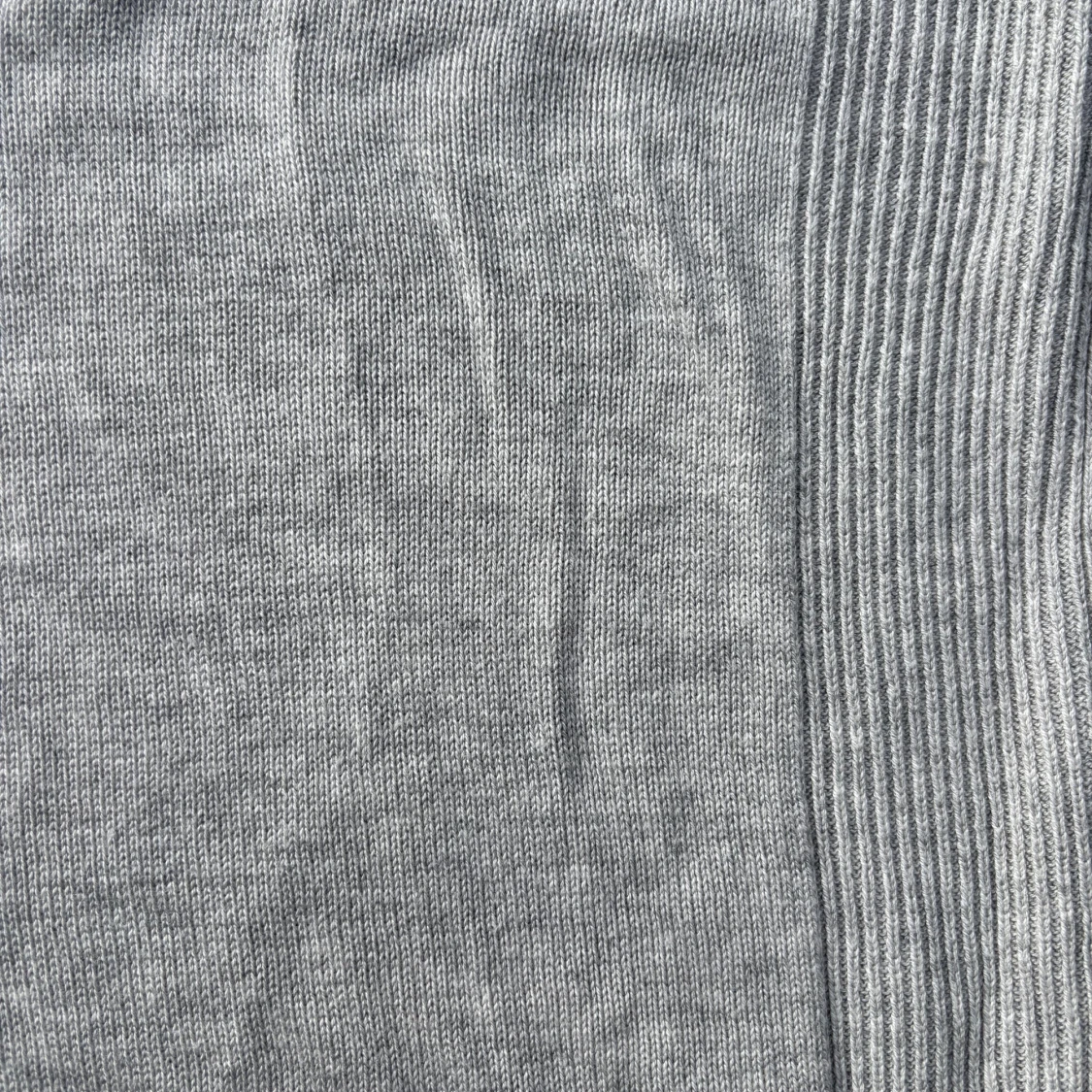 Ljusgrå v-ringad tröja från Esprit - 3