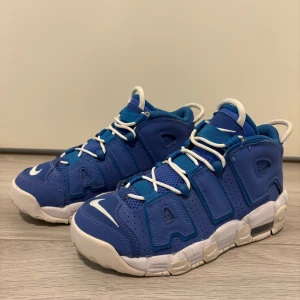 Nike sneakers - NIKE AIR MORE UPTEMPO GS ’BATTLE BLUE’ Malli: DM1023-400 Koko: 36,5 Ovh: noin 150e  Postitus/nouto