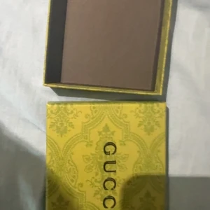 Guci och plånbok - Köptes i Italien för 800 säljer hälften av priset nu aldrig använts