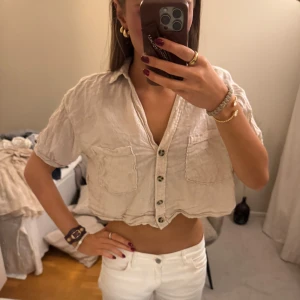 Cropped linne skjorta  - Säljer linne skjorta, stryks innan försäljning 🩵