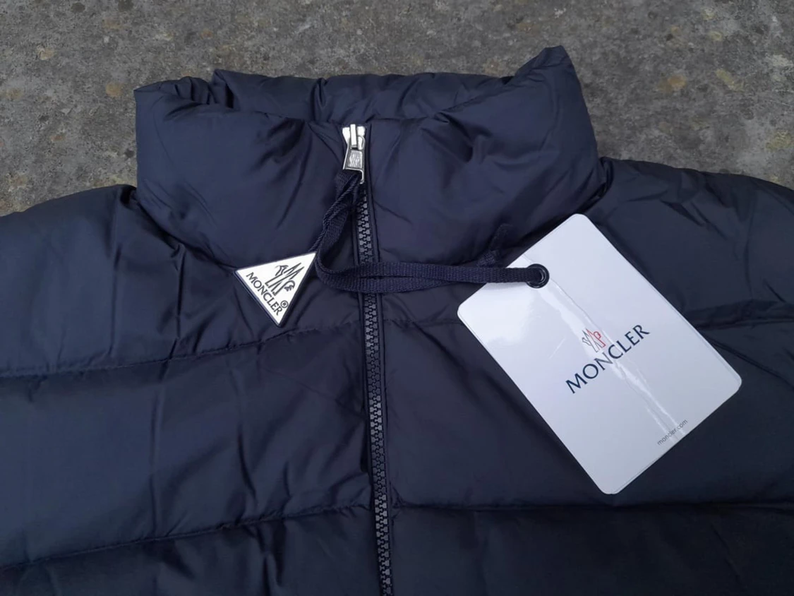 Mörkblå pufferjacka från Moncler - 1