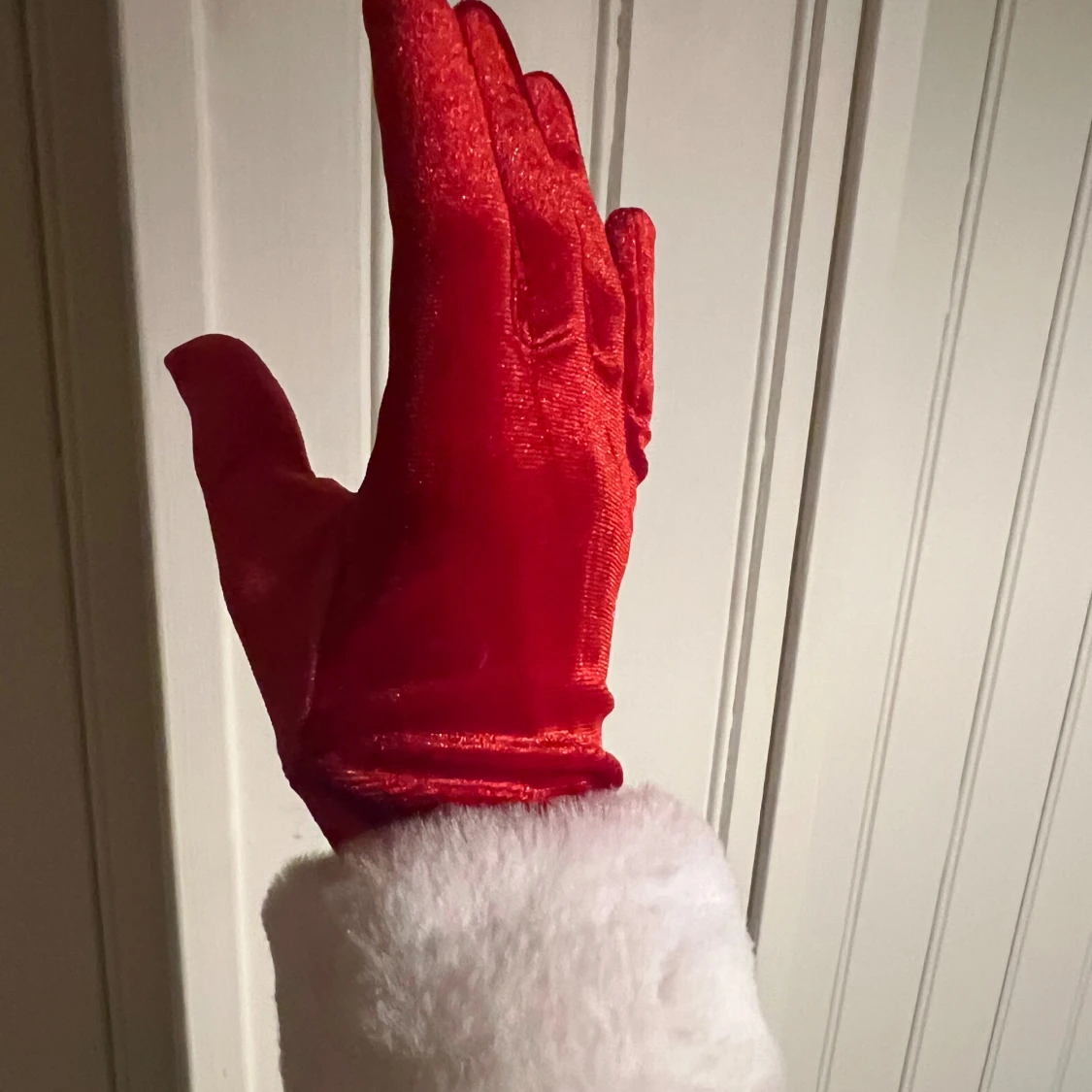 Tomtevantar i röd sammet och vit fuskpäls - 4