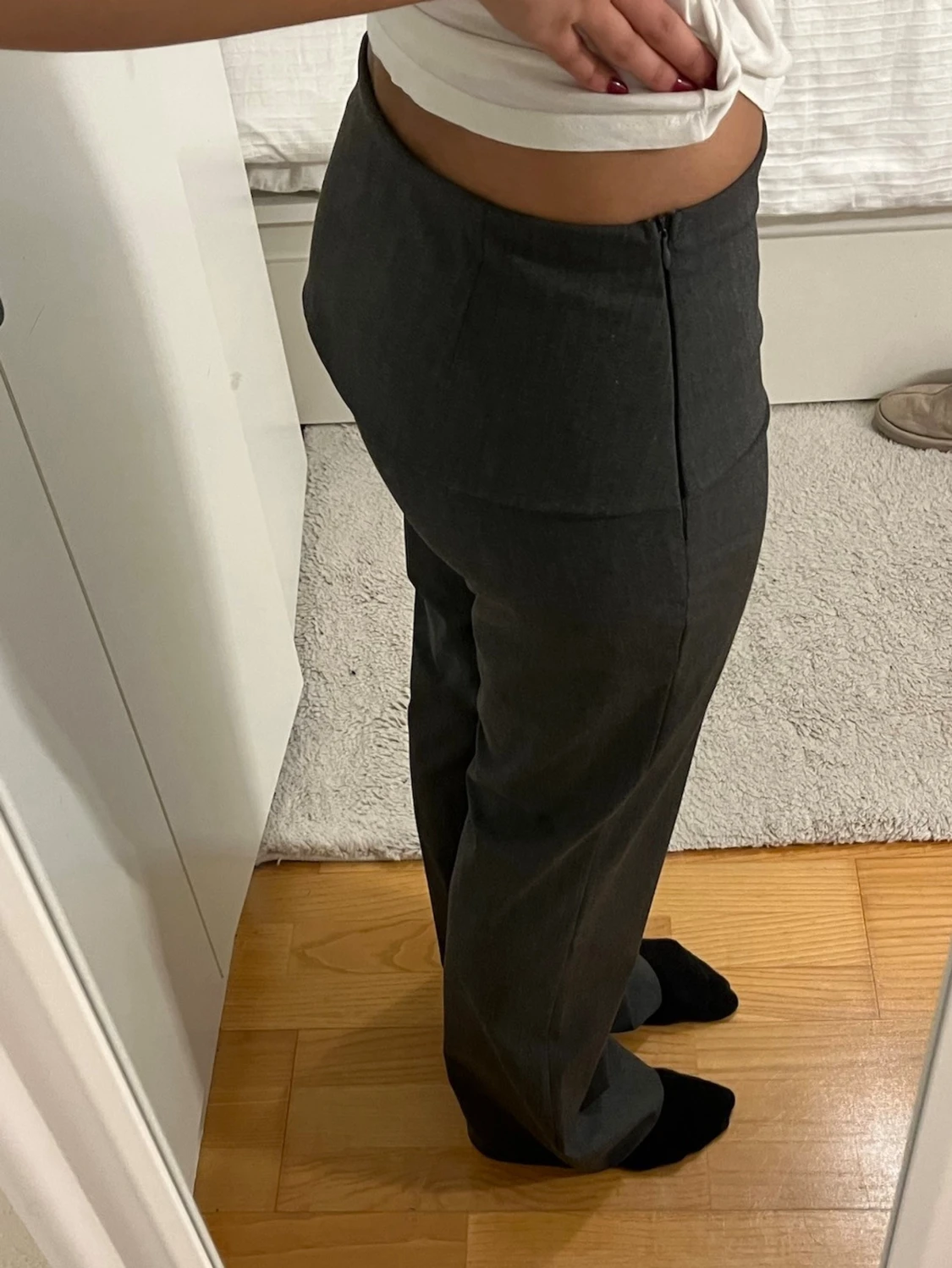 Gråa kostymbyxor  - 1