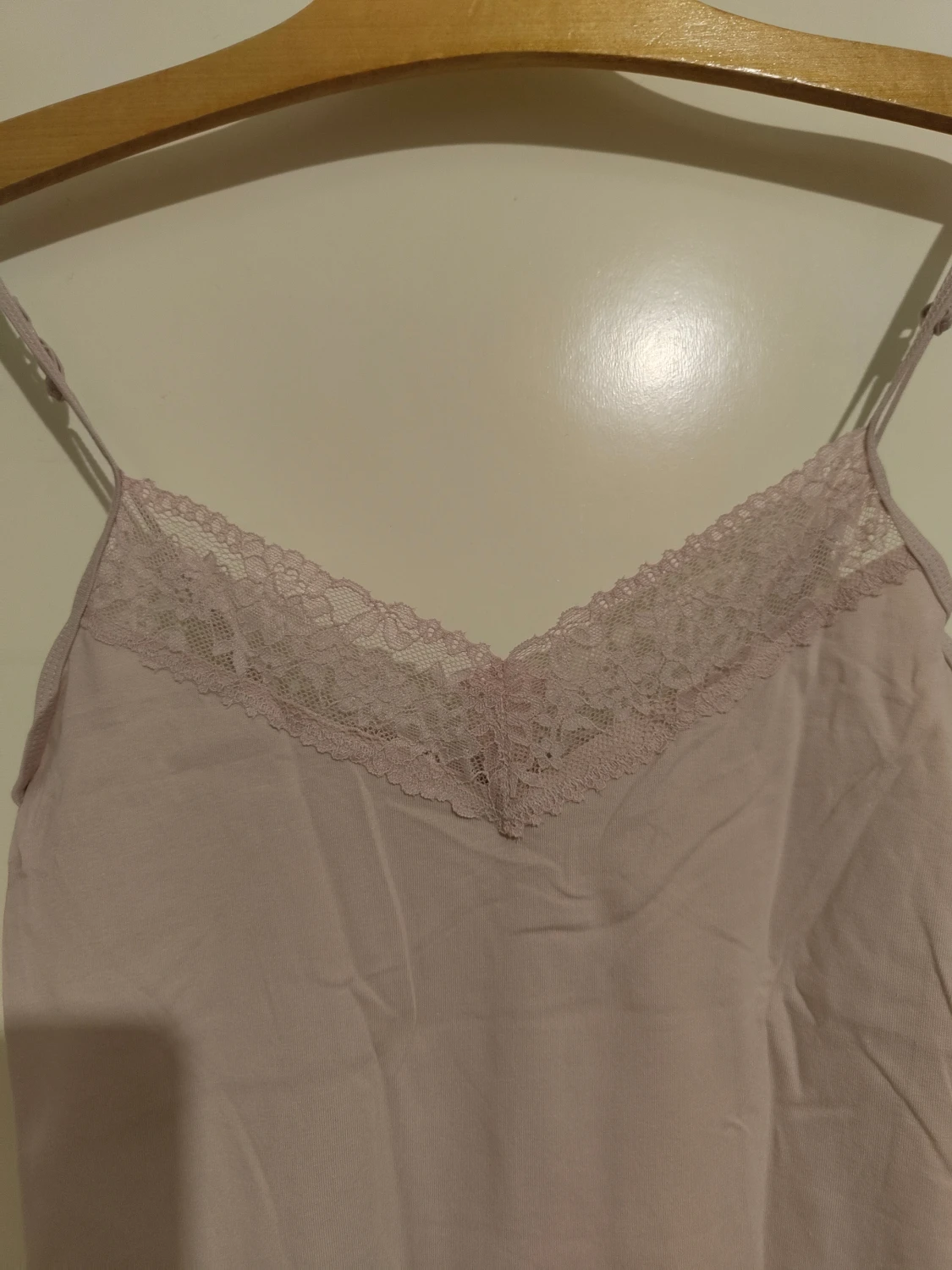 Ljusrosa linnetopp med spets