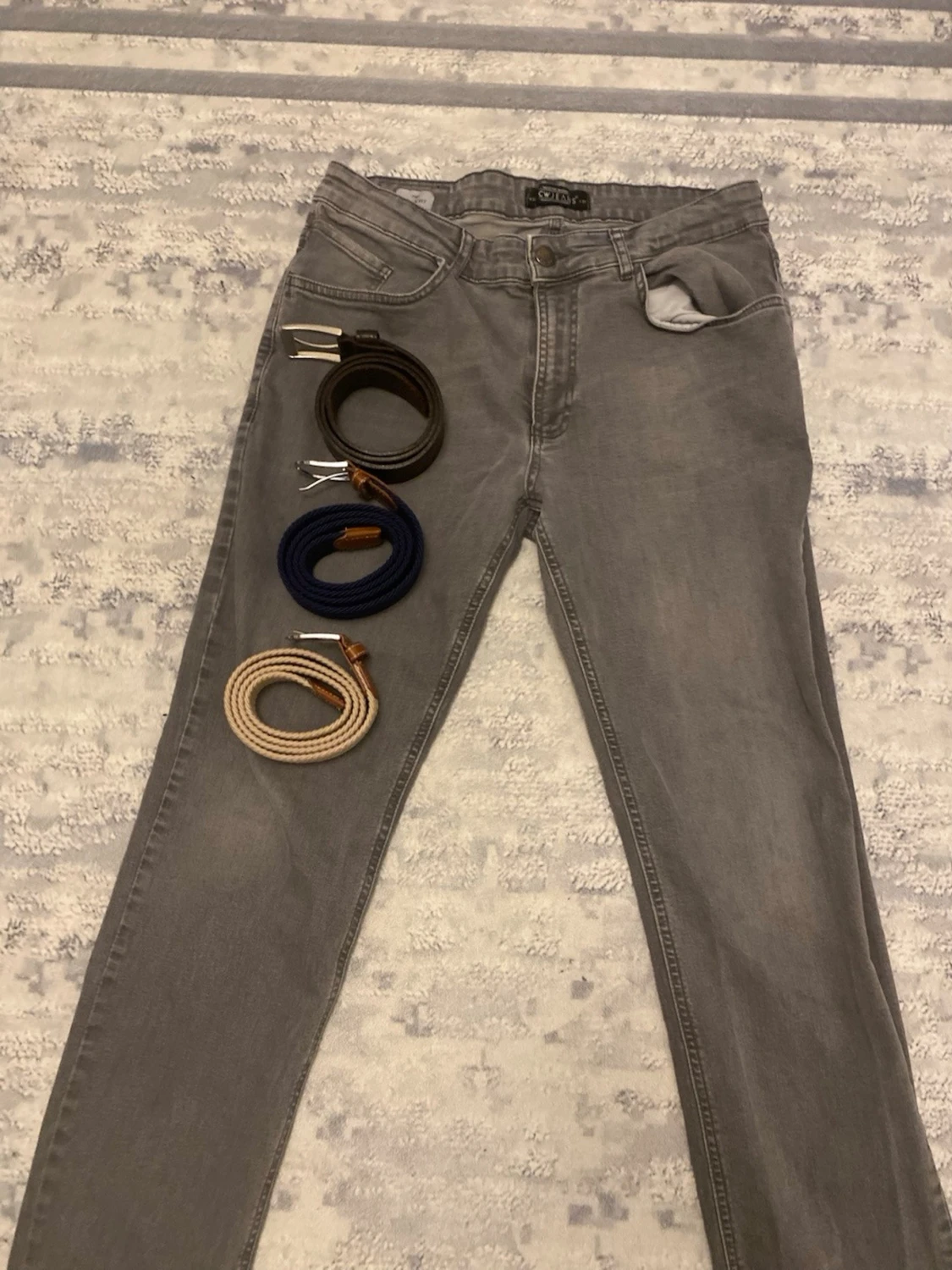 Grå jeans från CW Jeans, W32 L31 med bälten