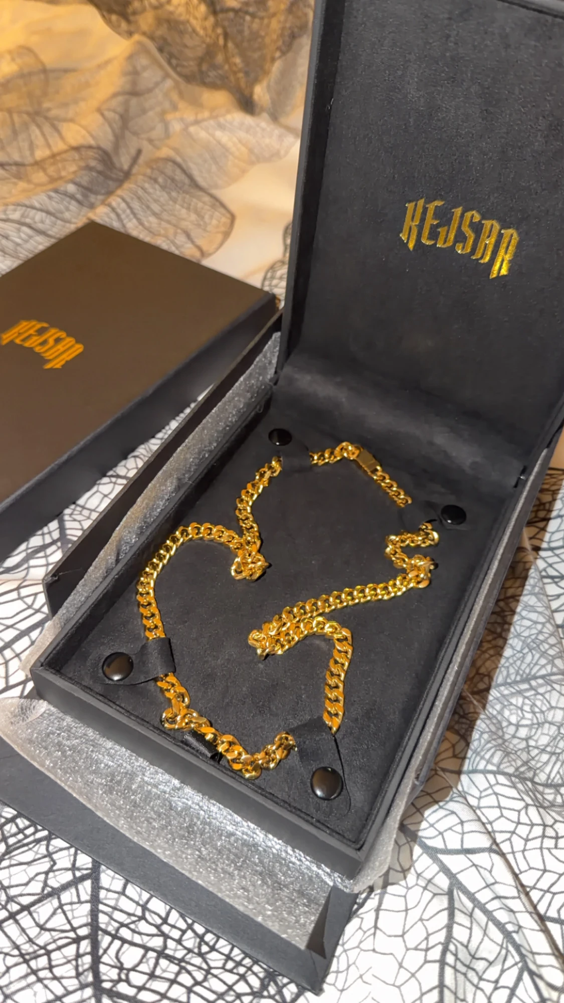 Guldfärgad kedja från Kejsar - 1