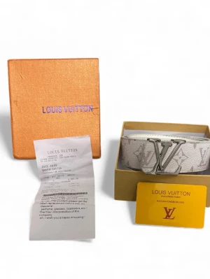 Vit  bälte - Snyggt vitt bälte🥶