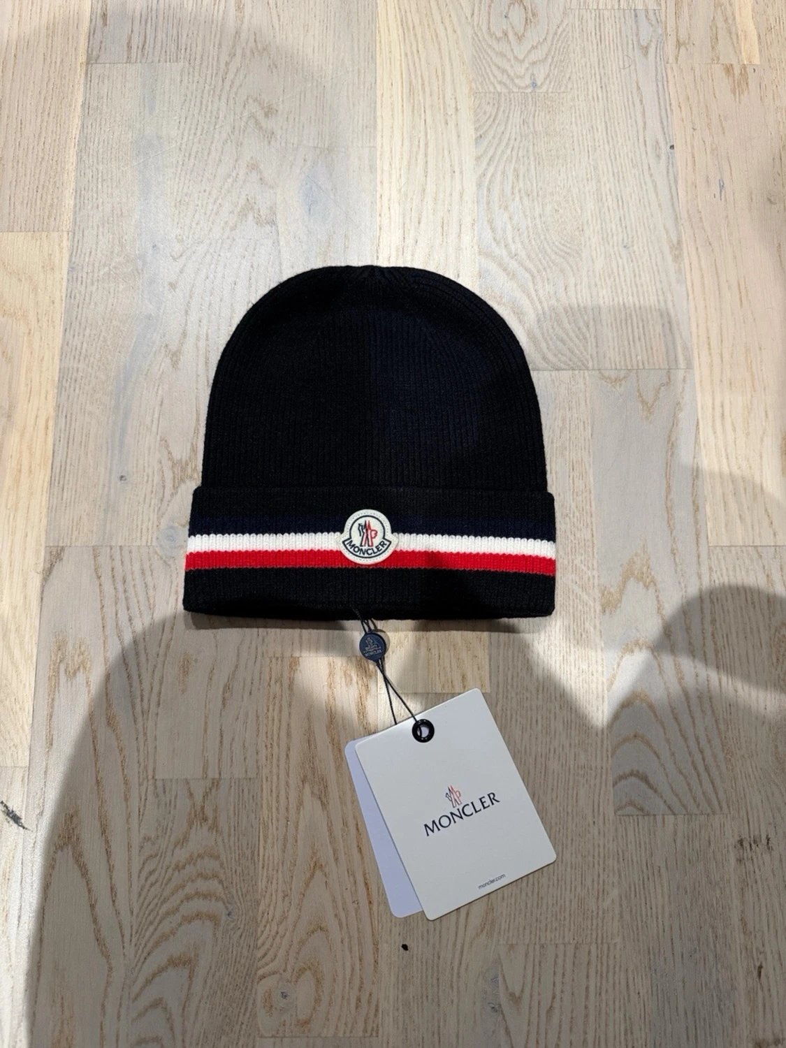 Svart Moncler mössa