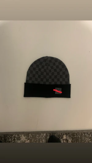 Lyxig mössa - Kom dm för fler bilder