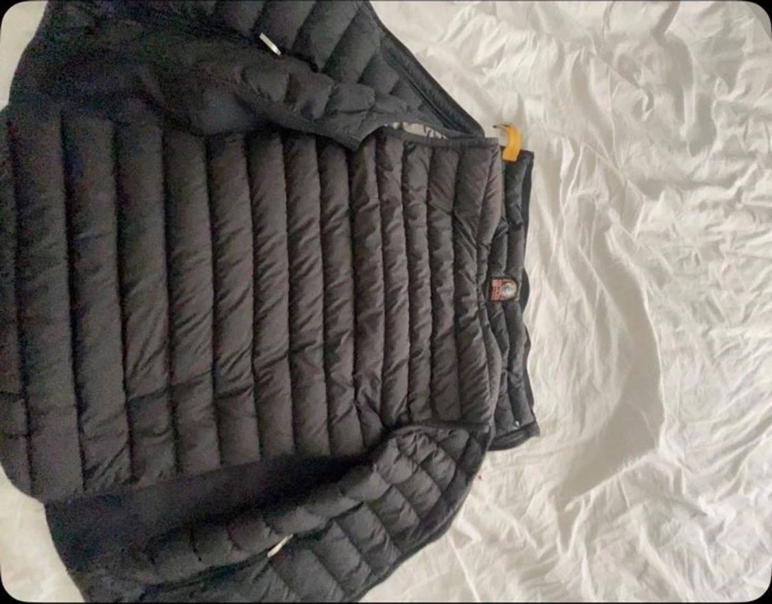 Svart dunväst från Parajumpers - 2