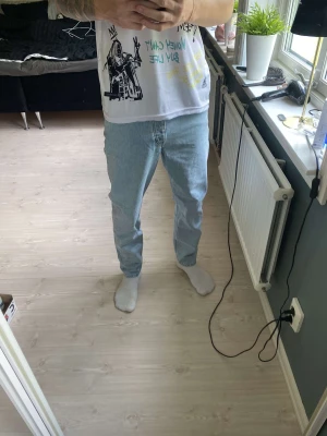 Weekday jeans - Weekdayjeans i storlek 28. 