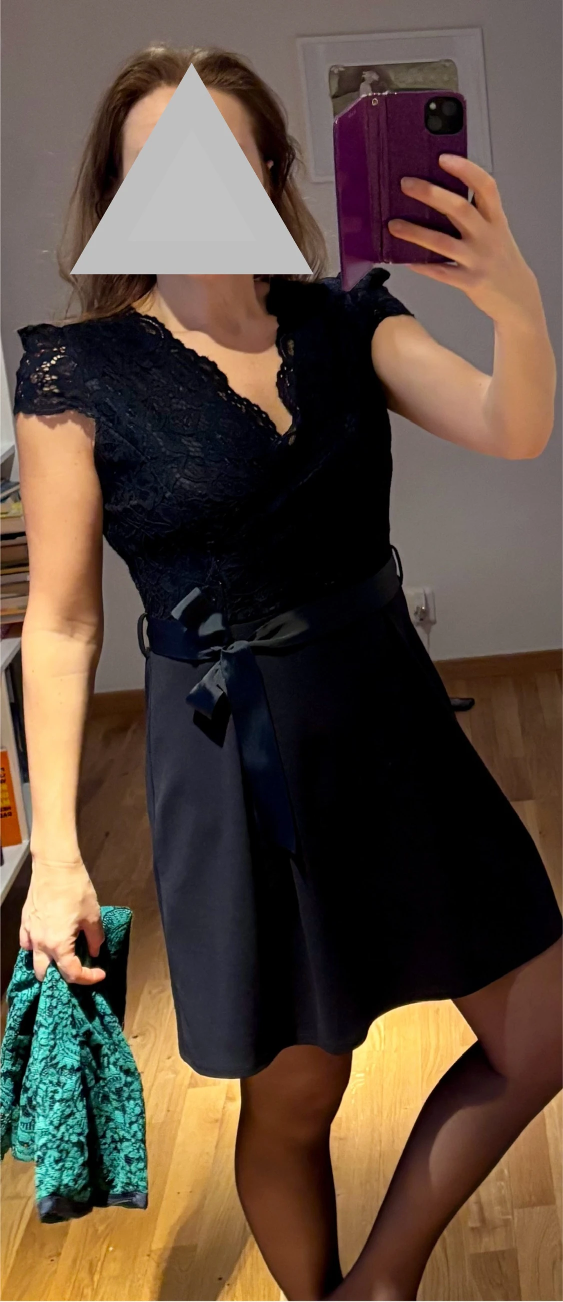 Mörkblå spetsklänning - 4