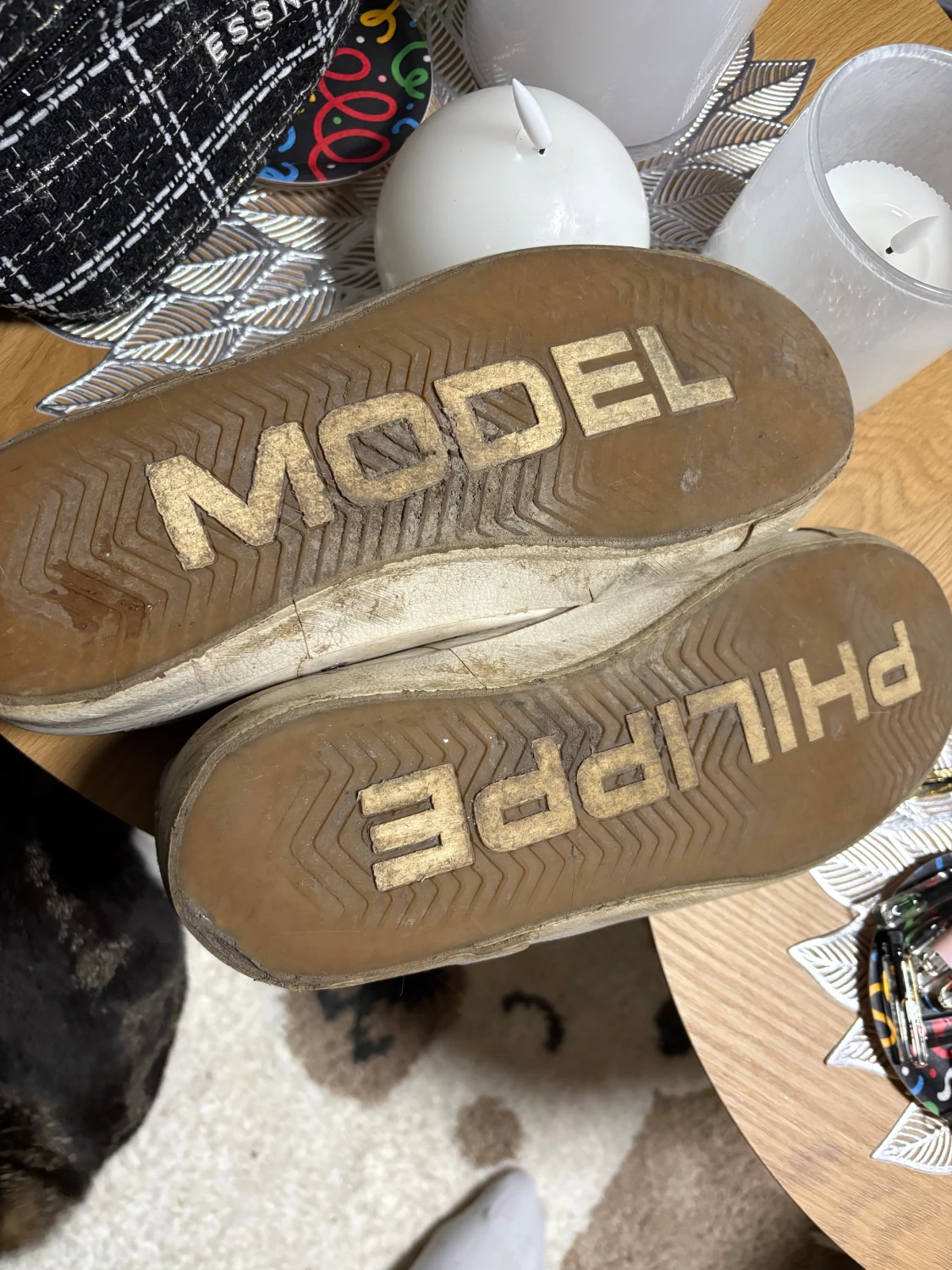 Philippe Model vita sneakers med svart patch - 2