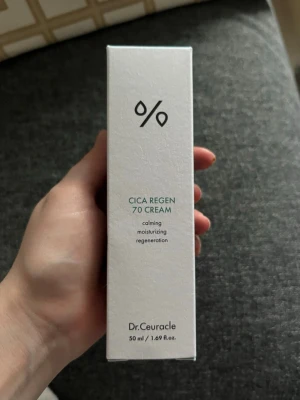 Hudvård  - En ansiktskräm från Dr. Ceuracle som kan användas morgon och kväll. Endast använd en gång så i princip helt ny. Nypris: 225  