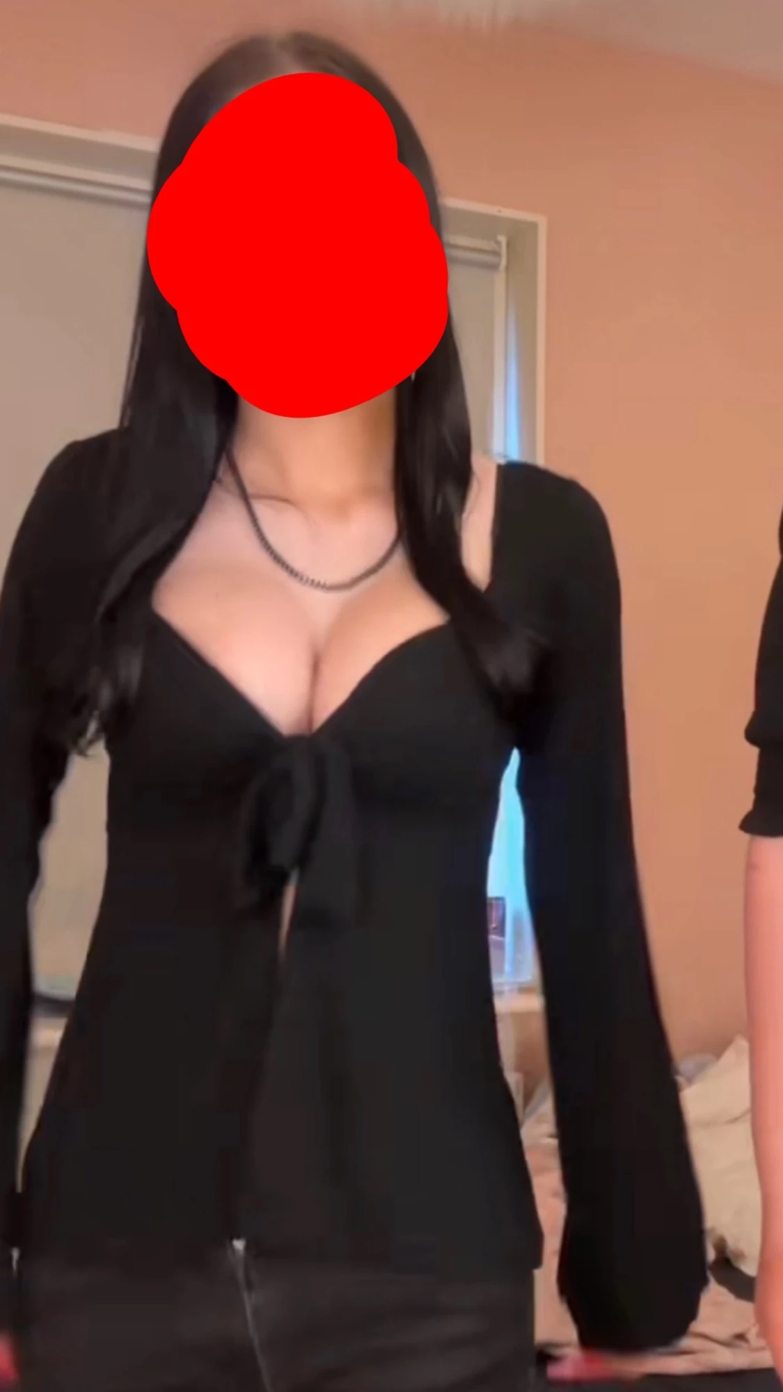 Svart omlottopp med knyt från Design by Si