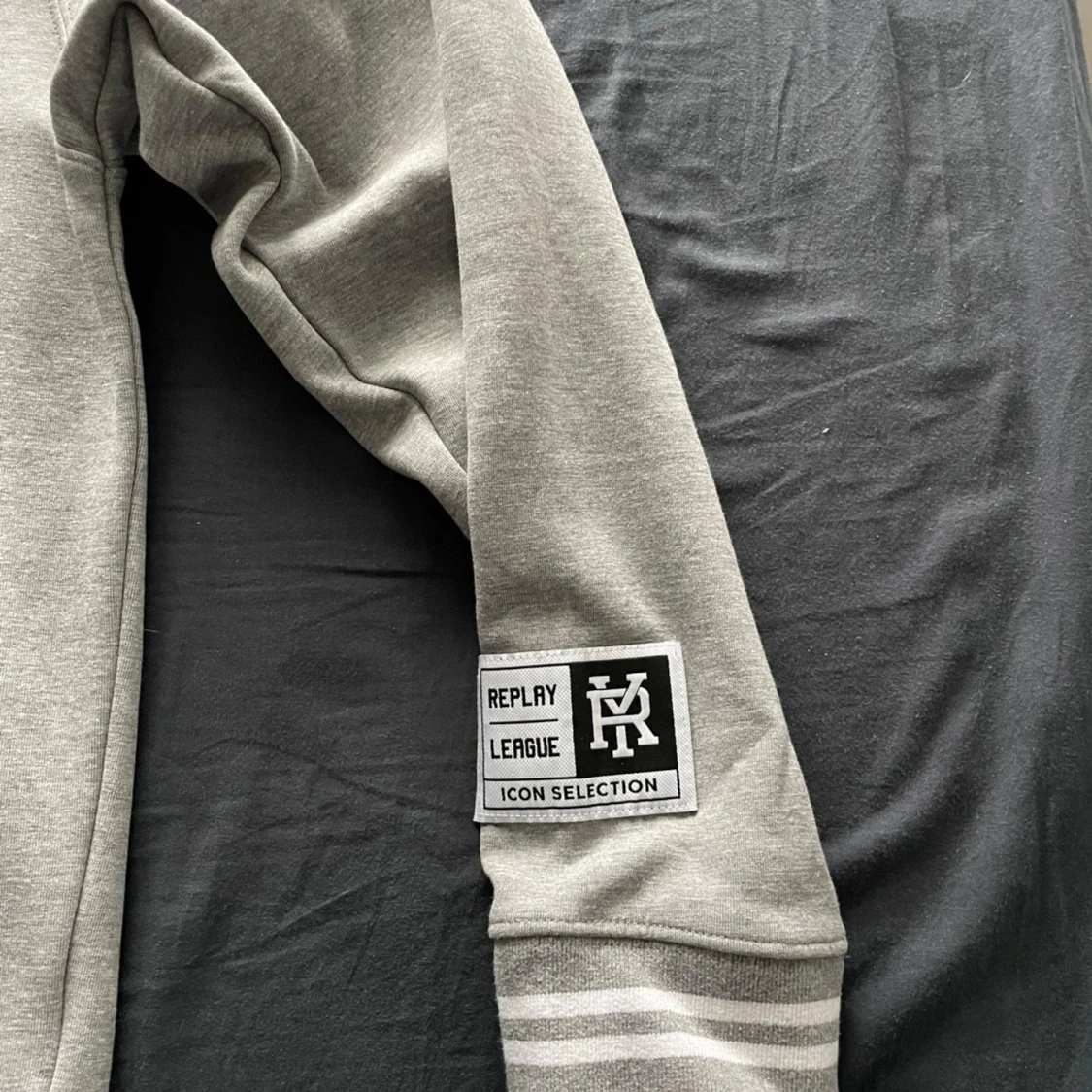 Grå sweatshirt från Replay - 2