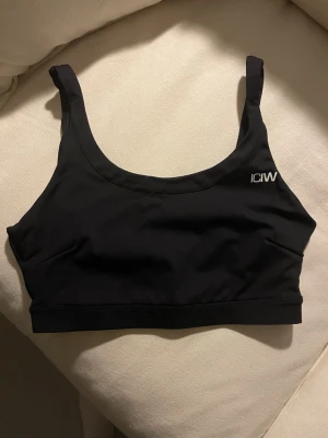 Sport-bh - Svart sport-bh i nyskick