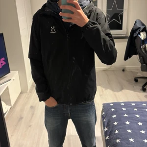 Haglöfs jacka  - Riktigt fet haglöfs jacka för både chill outfit och fjäll. Bekväm att ha på sig och passar till allt. Hör av er för intresse!!