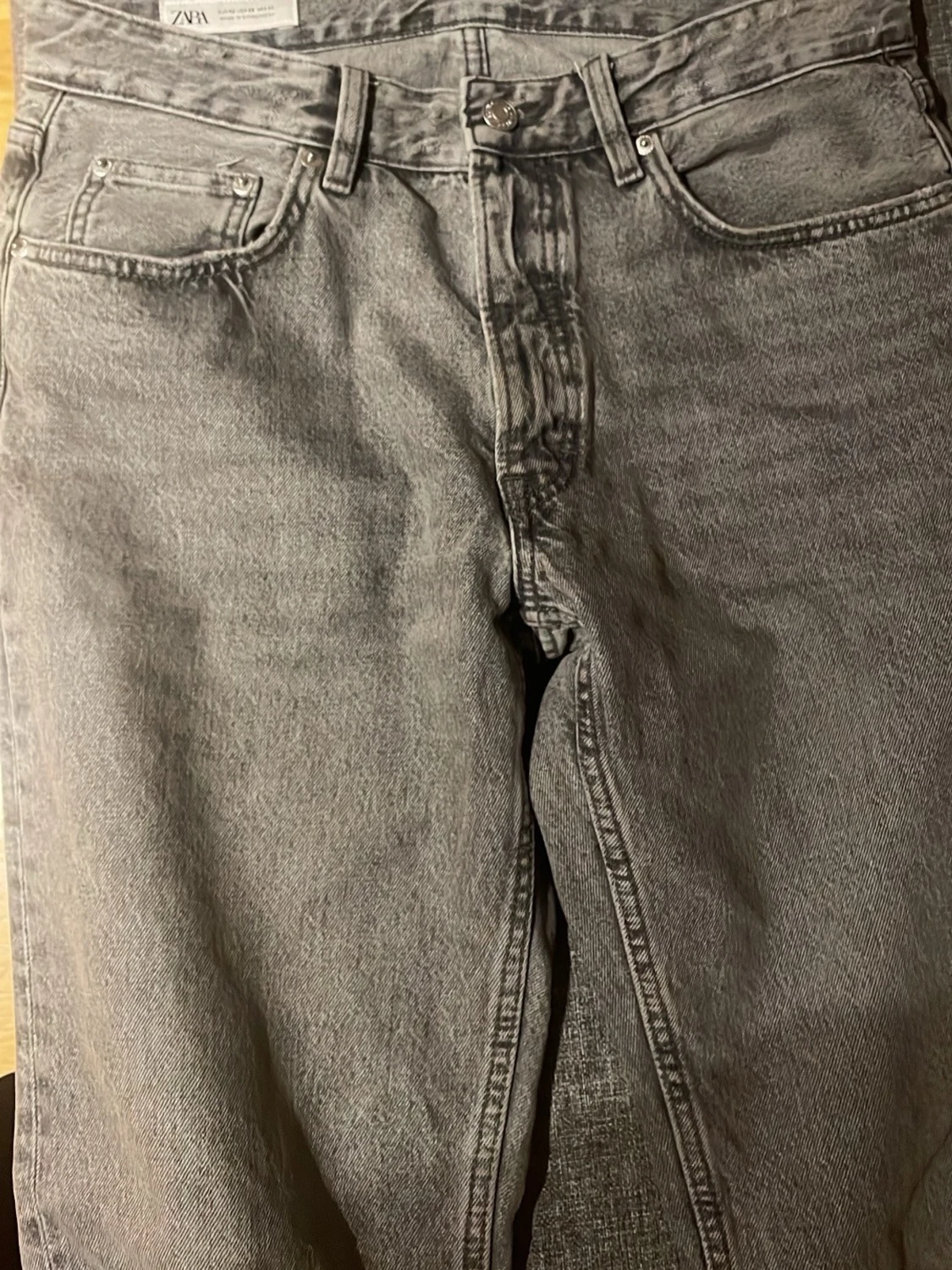 Grå raka jeans från Zara