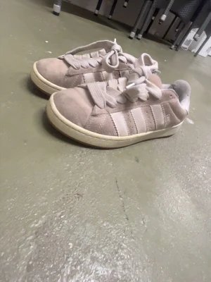 Campus adidas  - Använd men köpt för en stor summa pris kan diskuteras