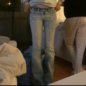 Diesel jeans  - Skit snygga slitna jeans ifrån diesel. Bra skick(slitningarna är mening). Vid frågor hör av dig🩷