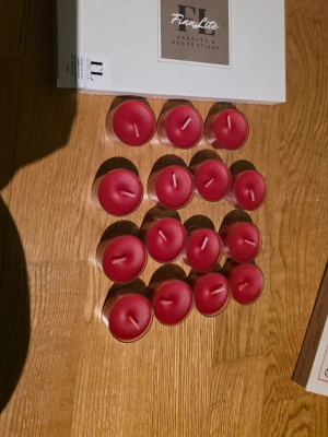 Finnlite doftfria teljus 15 st - 15 pack teljus röda doftfria 