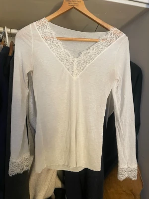 Intimismi tröja  - Säljer en intimismi tröja vill sälja då den inte kommer till användning 💞