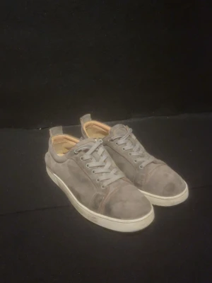 Christian Louboutin - Tja, säljer dessa feta loubs skick 7/10 har ongen låda eller dustbag därför säljs dom till väldigt bra pris. Bara att höra av sig vid frågor och funderingar!