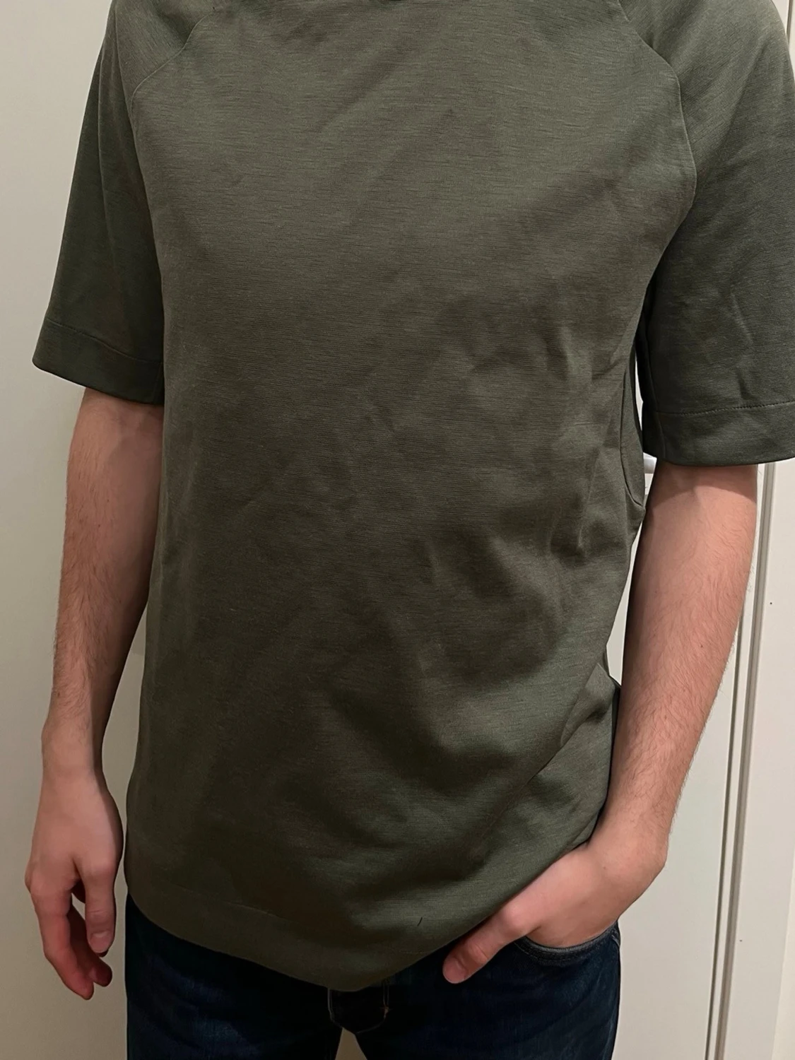 Grön t-shirt från BOSS, storlek M