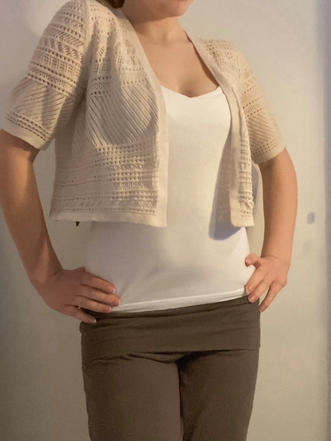 Beige kort kofta med mönster - 1