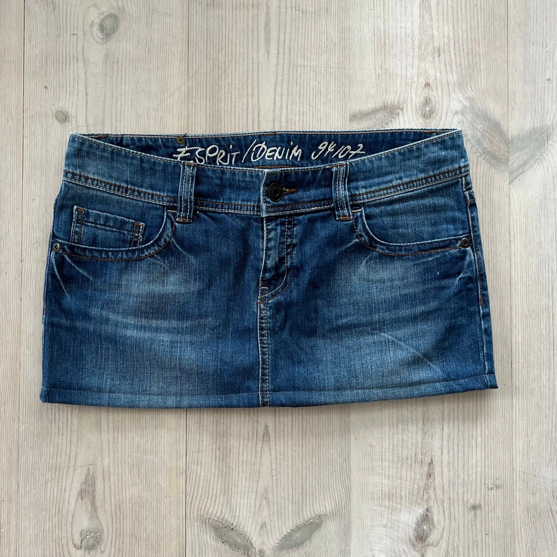 Blå lågmidjad jeanskjol  - 1