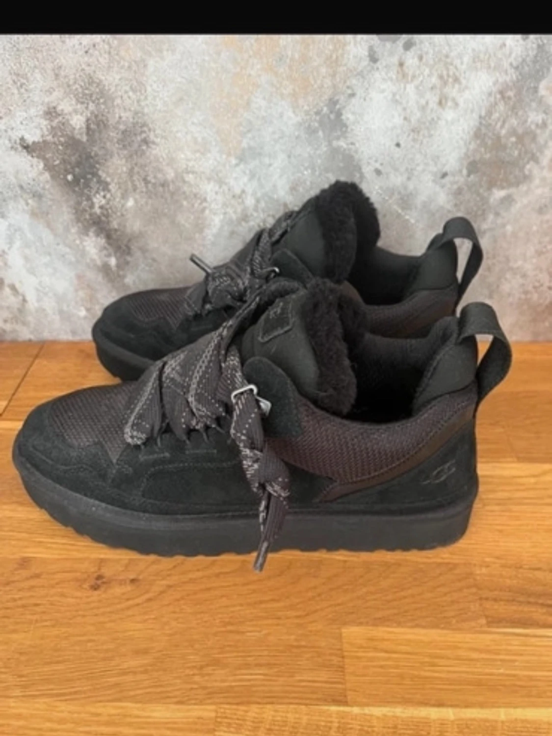 Svarta sneakers från UGG med foder - 1