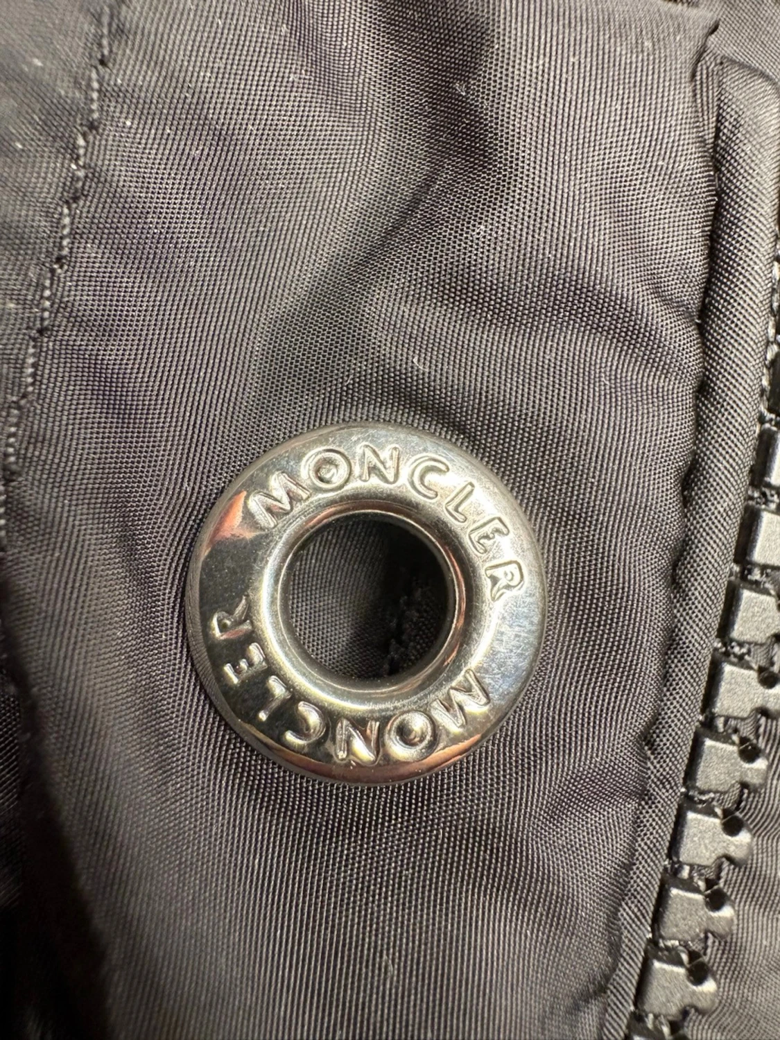 Svart vindjacka från Moncler med huva - 2