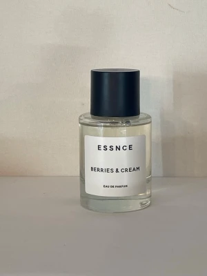 Essnce Berries & Cream  - Essnce berries and cream. 50ml testad. 