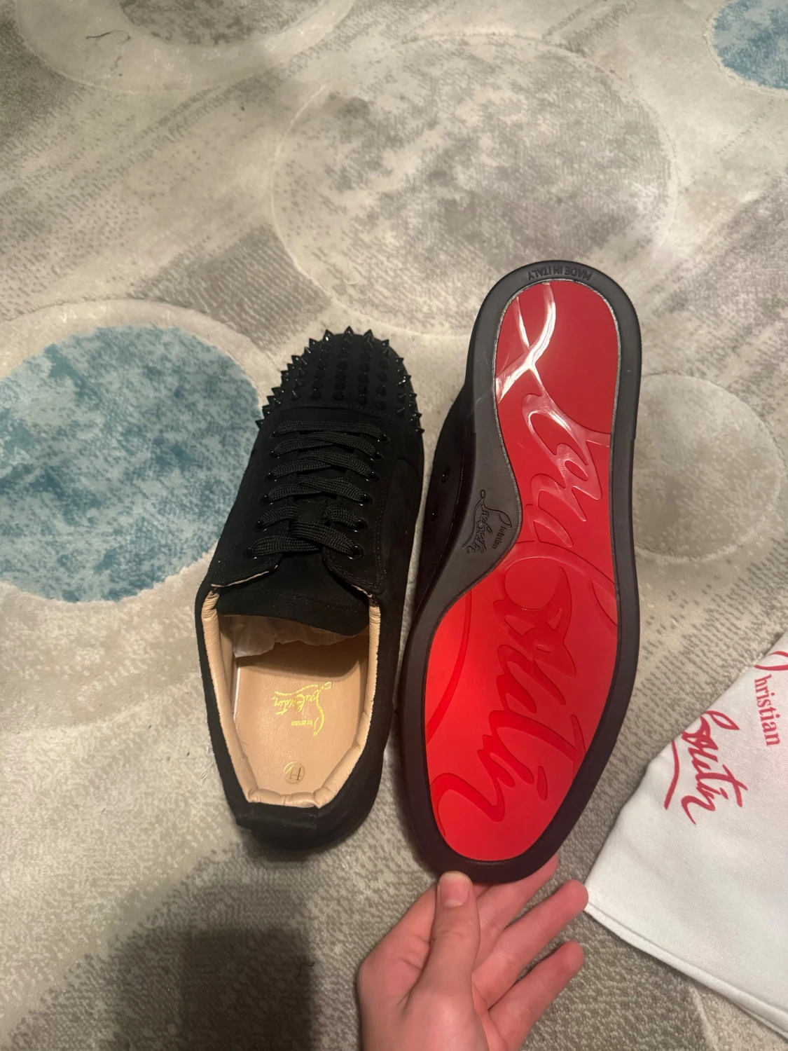 Christian Louboutin svarta sneakers med nitar