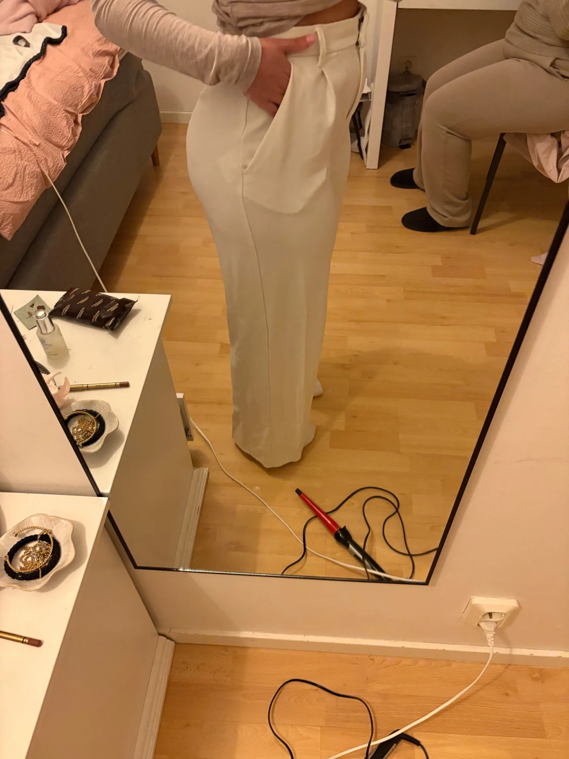 Vita kostymbyxor med hög midja - 1