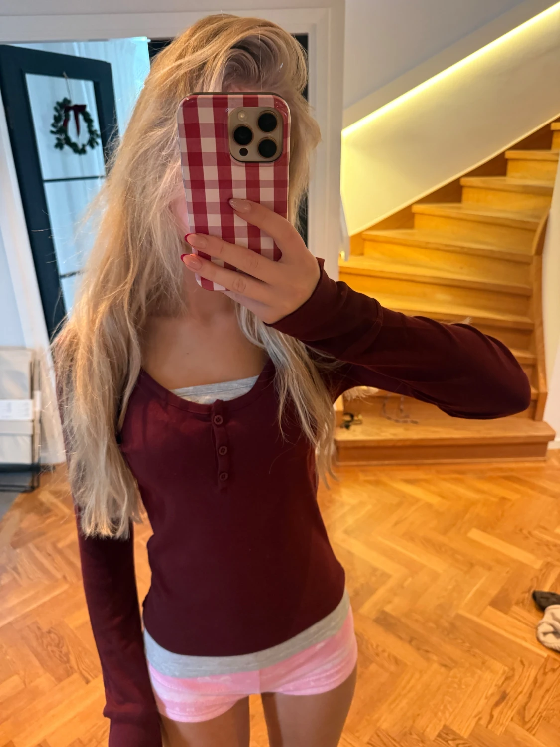 Vinröd långärmad topp med knappar - 1