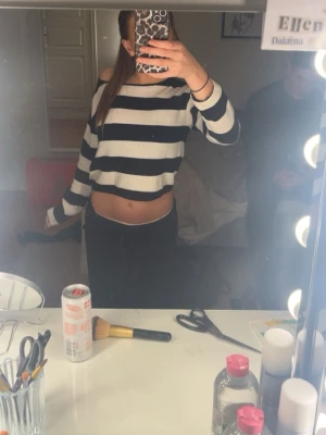 Randig stickad tröja - Fin Tröja i nyskick!💗