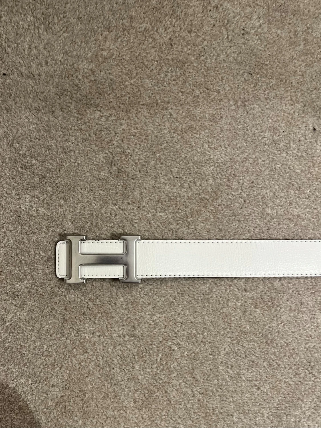 Vit och svart skinnbälte med H-spänne - 3